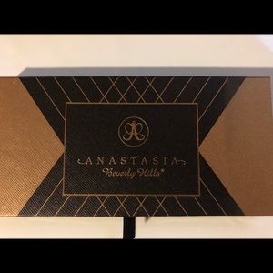 Shadow Couture | World Traveler Eyeshadow Pallette